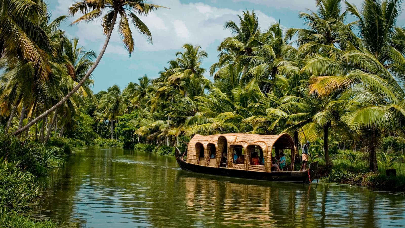 Kerala — Backwaters & hill stations