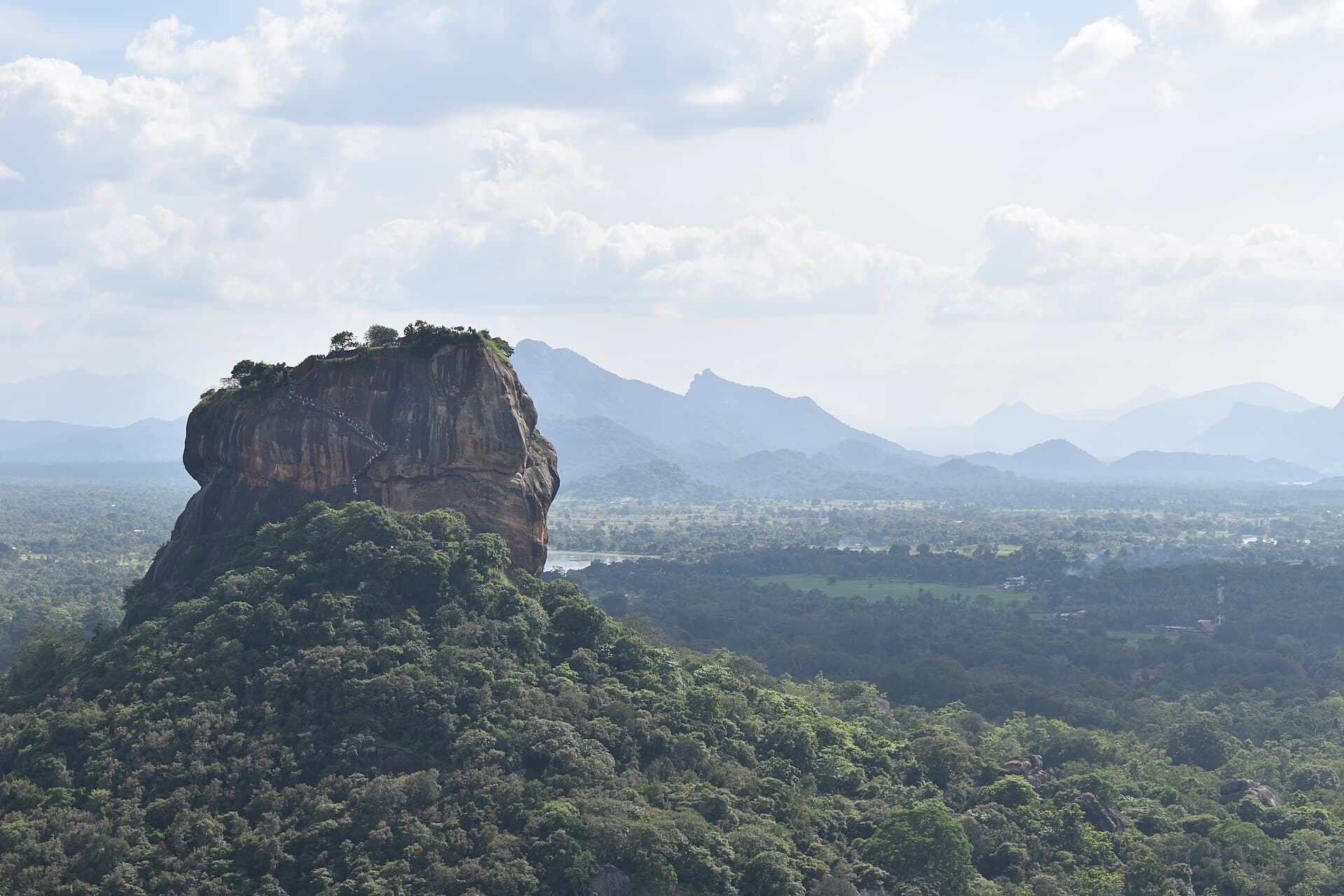 Sri Lanka — Sigiriya, tea trails & beaches
