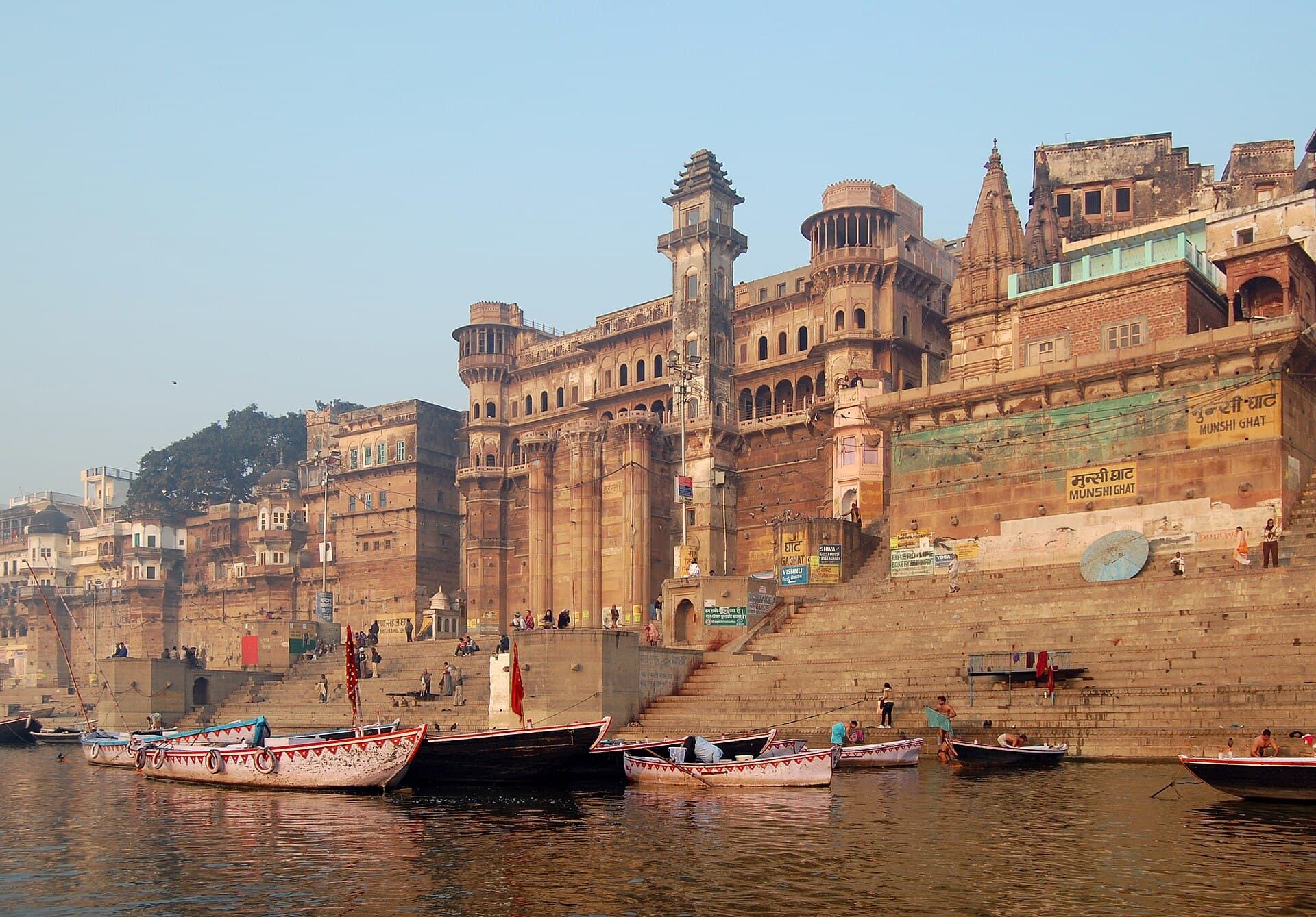 Varanasi — Ghats, aarti & sacred lanes